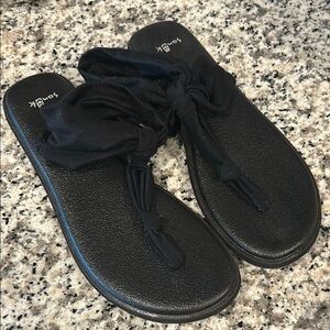 Like new Sanuk sling sandals